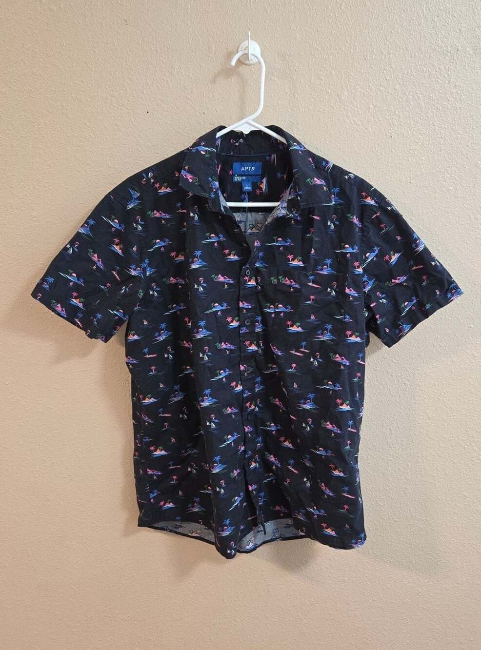 Apt. 9 Premier Flex Tropical Island Palm Tree Sailboat Short Sleeve Button Down
